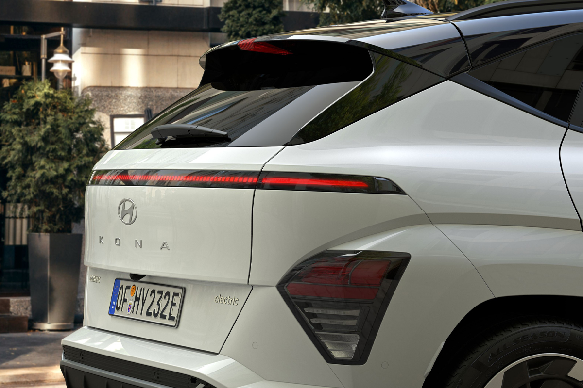 Hyundai KONA seitlich von hinten