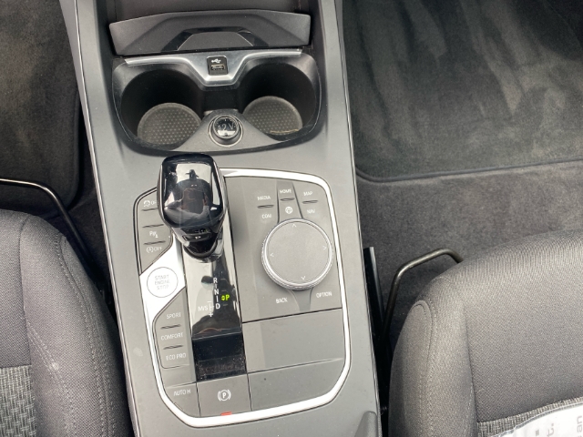 BMW 118 Advantage Navi digitales Cockpit Sperrdiff. Mehrzonenklima Fahrerprofil