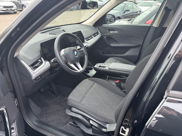 BMW X1 sDrive 18i Park-Assistent Navi Digitales Cockpit Soundsystem LED Kurvenlicht El. Heckklappe