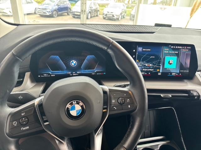 BMW 218 Active Tourer i Park-Assistent Navi Digitales Cockpit Soundsystem LED Kurvenlicht El. Heckklappe