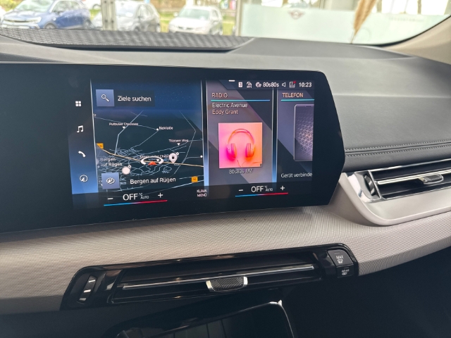 BMW 218 Active Tourer i Park-Assistent Navi Digitales Cockpit Soundsystem LED Kurvenlicht El. Heckklappe
