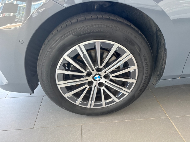 BMW 218 Active Tourer i Luxury Line Park-Assistent HUD Fondsitzverst. Navi Digitales Cockpit