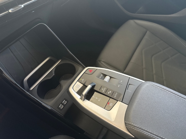 BMW 218 Active Tourer i Luxury Line Park-Assistent HUD Fondsitzverst. Navi Digitales Cockpit