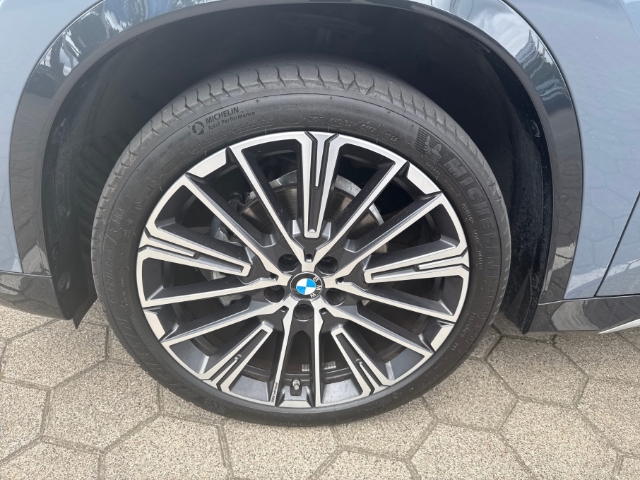 BMW X1 18d sDrive xLine Park-Assistent HUD AHK-klappbar Navi Digitales Cockpit Park-Assistent
