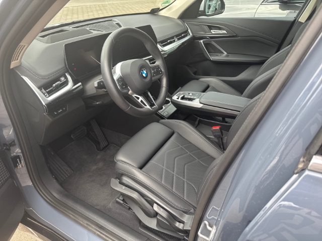 BMW X1 18d sDrive xLine Park-Assistent HUD AHK-klappbar Navi Digitales Cockpit Park-Assistent