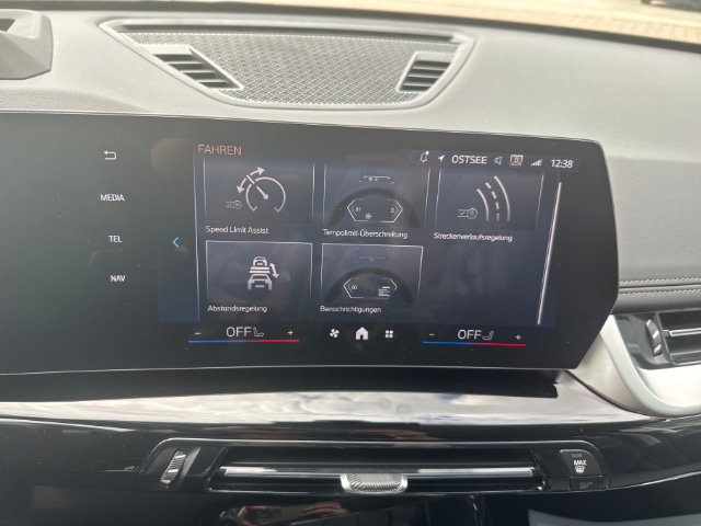BMW X1 18d sDrive xLine Park-Assistent HUD AHK-klappbar Navi Digitales Cockpit Park-Assistent