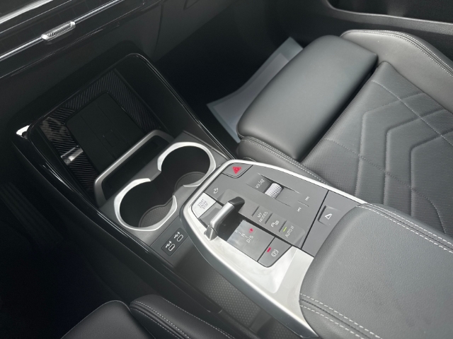 BMW X1 18d sDrive xLine Park-Assistent HUD AHK-klappbar Navi Digitales Cockpit Park-Assistent
