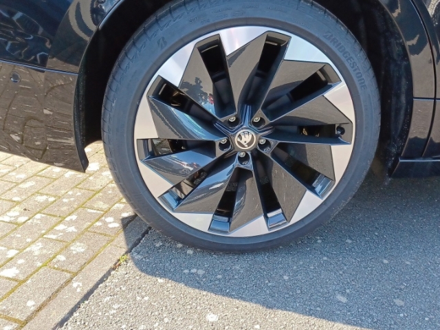 Skoda Enyaq 85 x 85x Sportline 82 kWh Bat terie Elektromoto HUD AD AHK-klappbar Navi digitales Cockpit