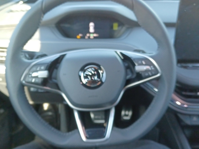 Skoda Enyaq 85 x 85x Sportline 82 kWh Bat terie Elektromoto HUD AD AHK-klappbar Navi digitales Cockpit