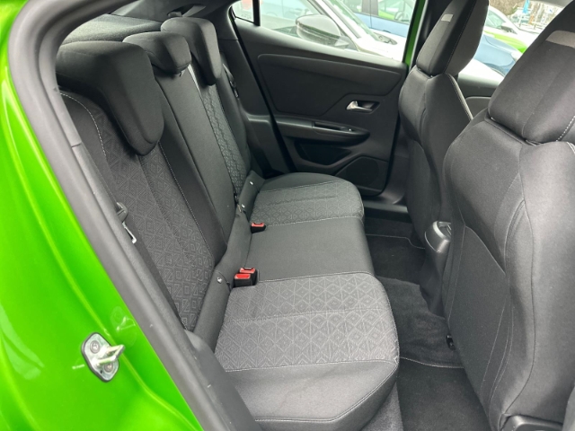 Opel Mokka-e LED Keyless ACC Fernlichtass. LED-hinten LED-Tagfahrlicht Klimaautom Digitales Cockpit