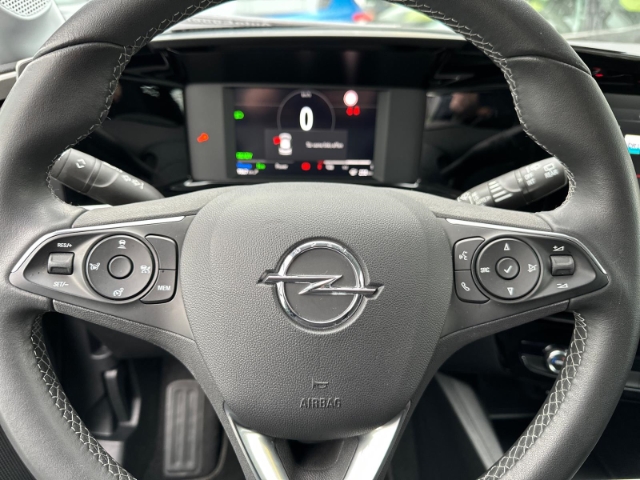 Opel Mokka-e LED Keyless ACC Fernlichtass. LED-hinten LED-Tagfahrlicht Klimaautom Digitales Cockpit