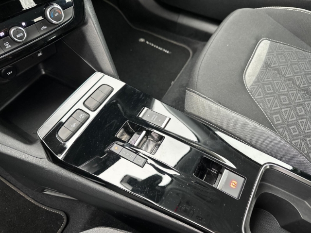 Opel Mokka-e LED Keyless ACC Fernlichtass. LED-hinten LED-Tagfahrlicht Klimaautom Digitales Cockpit