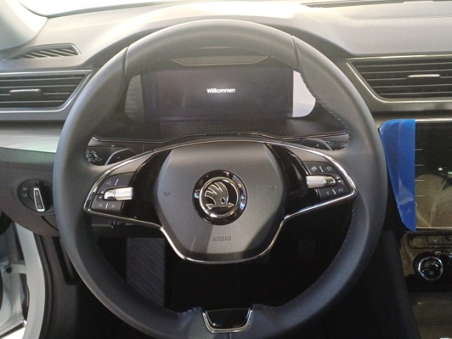 Skoda Superb Combi Style 2,0 TDI 110 kW 7-Gang DSG StandHZG AHK Navi digitales Cockpit Memory Sitze