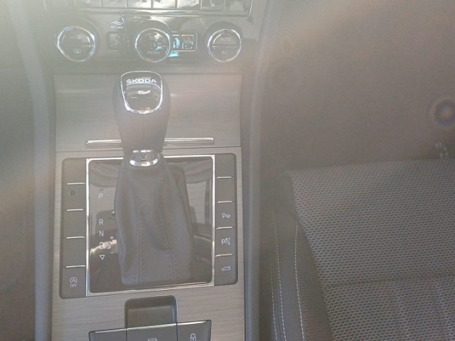 Skoda Superb Combi Style 2,0 TDI 110 kW 7-Gang DSG StandHZG AHK Navi digitales Cockpit Memory Sitze
