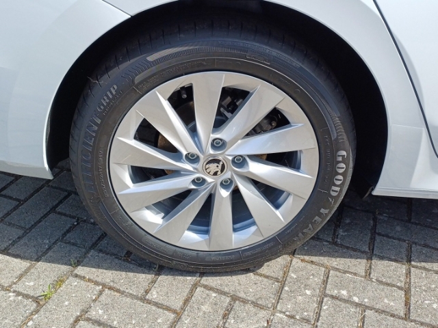 Skoda Octavia Combi Ambition 1,5 TSI e-TEC  7-Gang DSG , Anhängerkupplung, Rückfahrkamera,Navigation