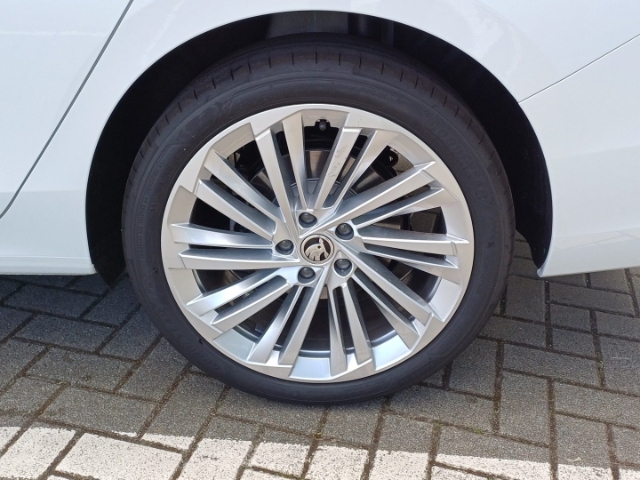 Skoda Superb Combi Selection 1,5 TSI 110 kW 7-Gang aut, Matrix LED, Sitzheizung