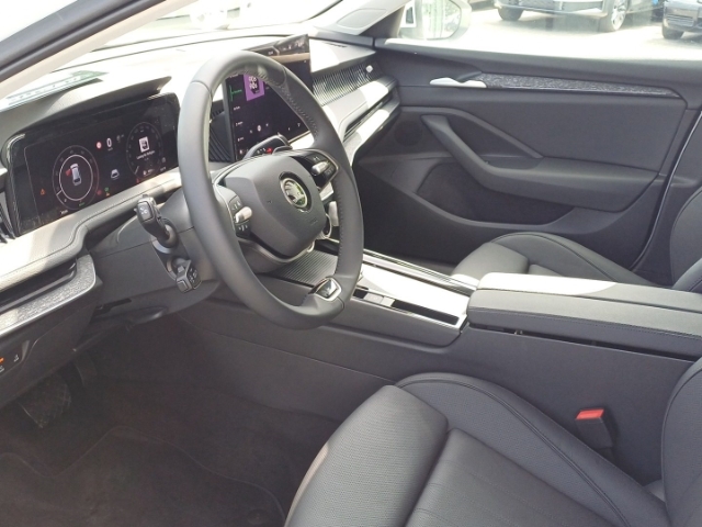 Skoda Superb Combi Selection 1,5 TSI 110 kW 7-Gang aut, Matrix LED, Sitzheizung