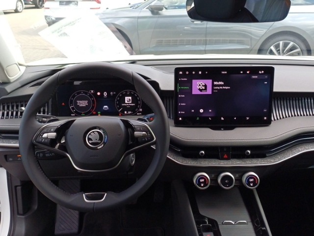 Skoda Superb Combi Selection 1,5 TSI 110 kW 7-Gang aut, Matrix LED, Sitzheizung