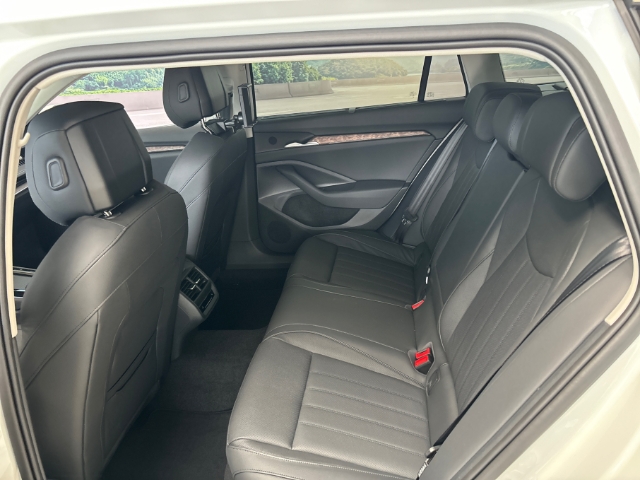 Skoda Superb 2.0 110kW EU6e Combi L&K 2,0 TDI 110 k W 7-Gang automat.