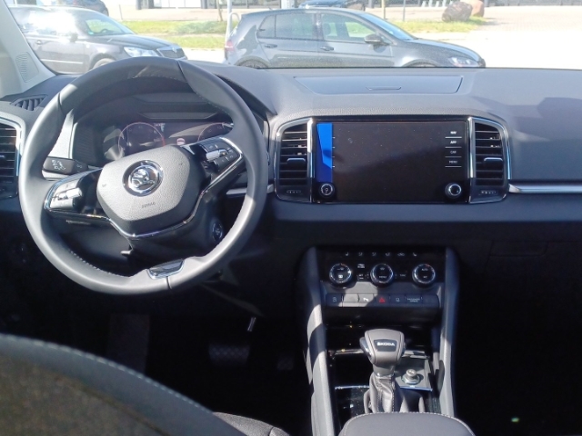 Skoda Karoq Selection 1.5 ACT Anhängerkupplung, Navigationssystem, Matrix-LED