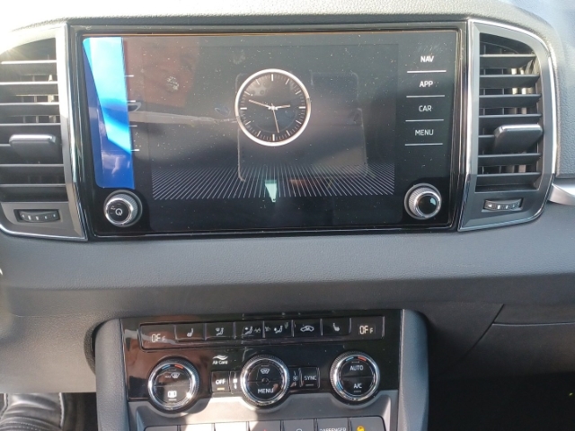 Skoda Karoq Selection 1.5 ACT Anhängerkupplung, Navigationssystem, Matrix-LED