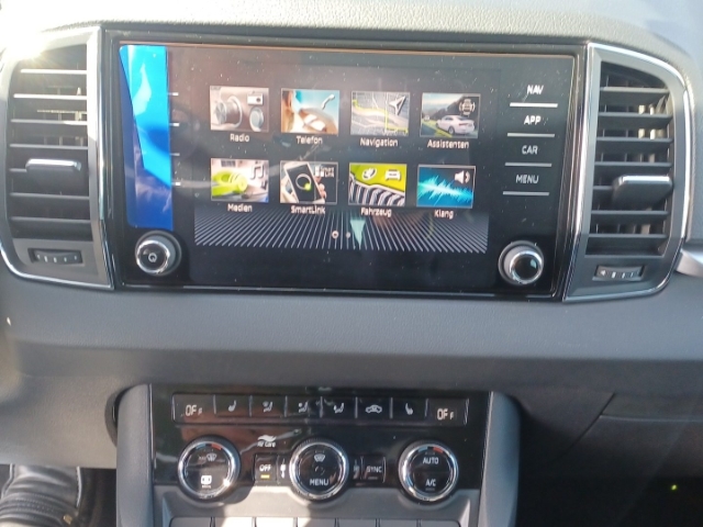 Skoda Karoq Selection 1.5 ACT Anhängerkupplung, Navigationssystem, Matrix-LED