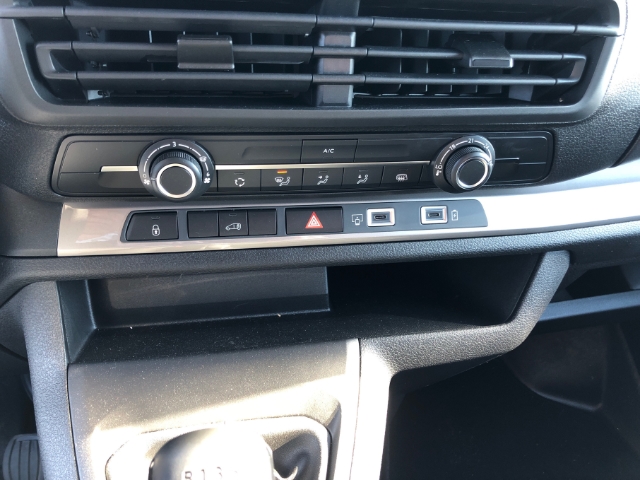 Opel Vivaro Kasten Edition M 1.5 EU6e Standard 1,5 D Musikstreaming Tel.-Vorb. PDC Berganfahrass.