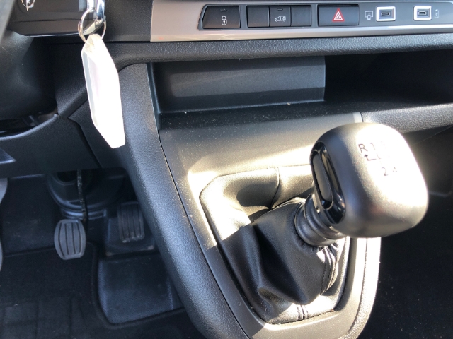 Opel Vivaro Kasten Edition M 1.5 EU6e Standard 1,5 D Musikstreaming Tel.-Vorb. PDC Berganfahrass.