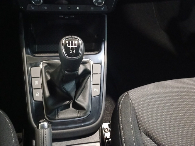 Skoda Fabia Drive 1.0 MPI Kurzhecklimousine AHK-abnehmbar LED Sperrdiff. Apple CarPlay Android Auto