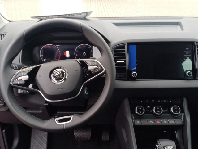 Skoda Karoq Drive 1,5 TSI 110 kW 7-Gang-DSG AHK Navi digitales Cockpit LED Sperrdiff.