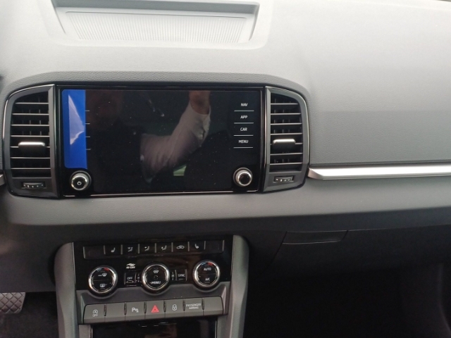 Skoda Karoq Drive 1,5 TSI 110 kW 7-Gang-DSG AHK Navi digitales Cockpit LED Sperrdiff.