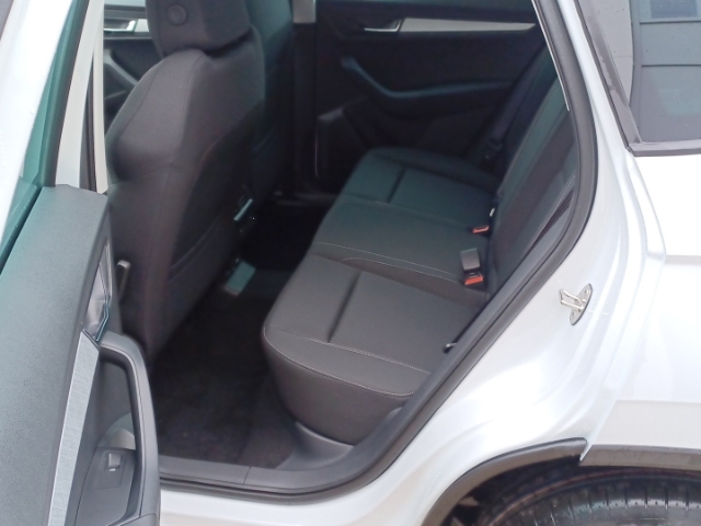 Skoda Karoq Drive 1,5 TSI 110 kW 7-G ang-DSG AHK digitales Cockpit