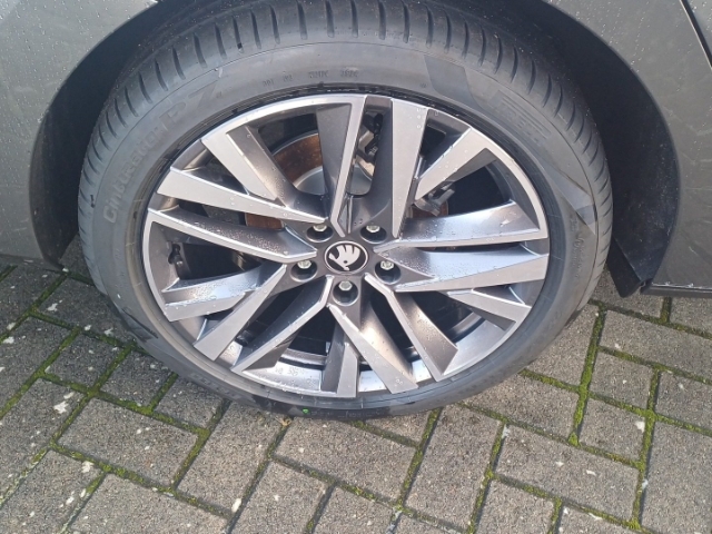 Skoda Octavia 2.0 110kW Selection DPF EU6e Combi TOUR 2,0 TDI 110 kW 7-Gang-DSG