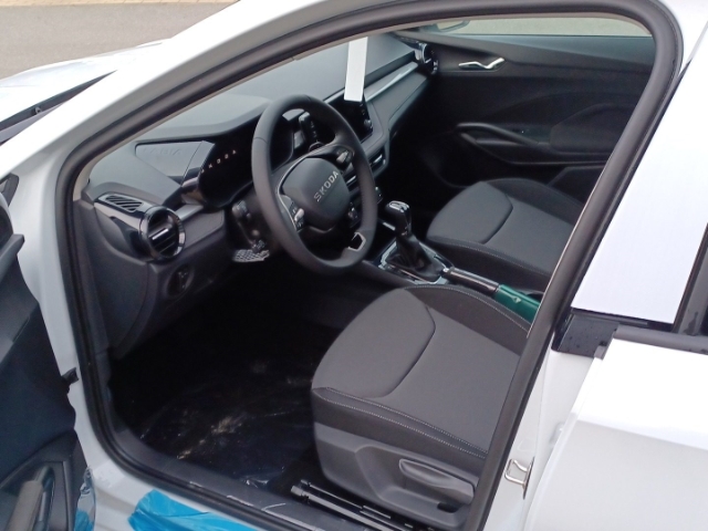 Skoda Fabia Drive 1,0 TSI 85 kW 7-Ga ng-DSG AHK-abnehmbar LED Sperrdiff. ACC Apple CarPlay