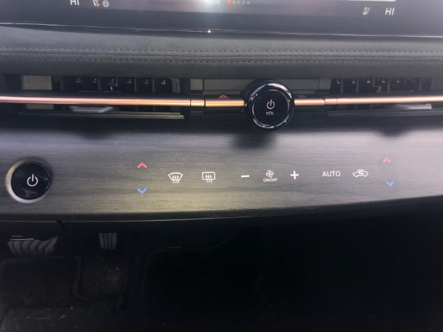 Nissan Ariya Evolve Pack 4x4 e-4orce HUD Panorama Navi Leder Memory Sitze Soundsystem Bose