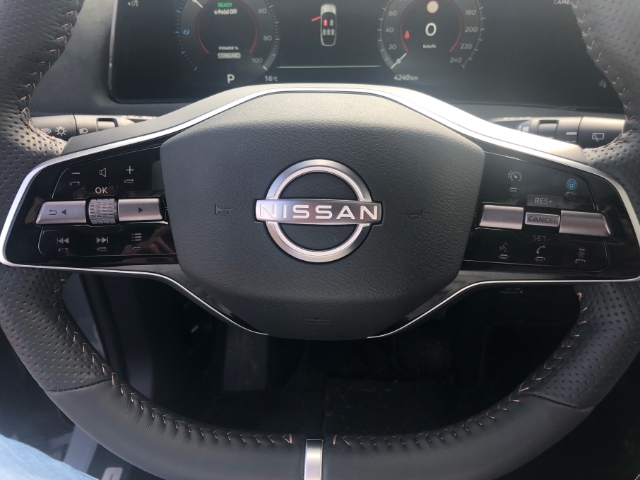 Nissan Ariya Evolve Pack 4x4 e-4orce HUD Panorama Navi Leder Memory Sitze Soundsystem Bose