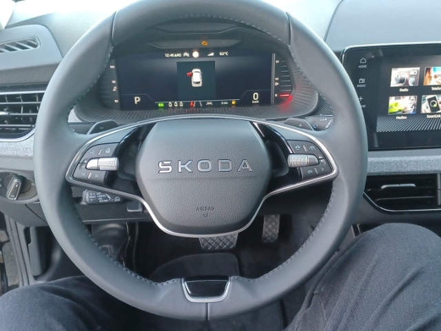Skoda Kamiq Tour 1,5 TSI 110 kW 7-Ga ng-DSG Navi digitales Cockpit LED