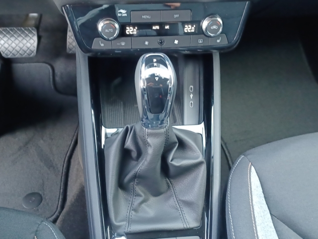 Skoda Kamiq Tour 1,5 TSI 110 kW 7-Ga ng-DSG Navi digitales Cockpit LED