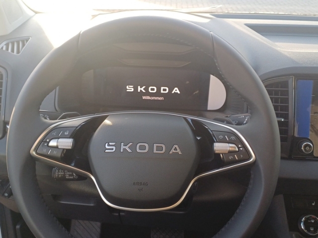 Skoda Karoq Tour 1,5 TSI 110 kW 7-Gang-DSG AHK Navi digitales Cockpit