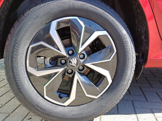 Skoda Kamiq Selection 1,0 TSI 85 kW 7-Gang-DSG digitales Cockpit LED Blendfreies Fernl.