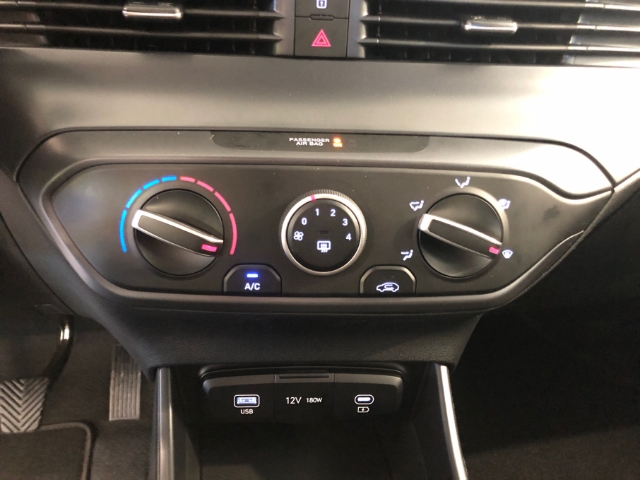 Hyundai i20 FL (MY25) 1.2 Benzin Select Navi Apple CarPlay Android Auto Musikstreaming DAB