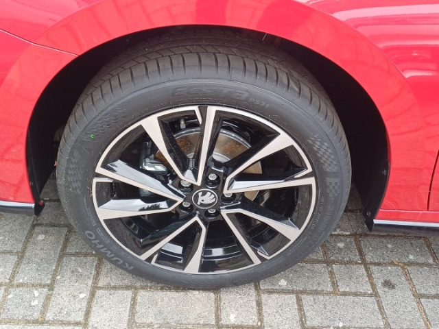Skoda Fabia Monte Carlo 1,0 TSI 70 kW  5-Gang-Schaltge LED Sperrdiff. ACC Apple CarPlay