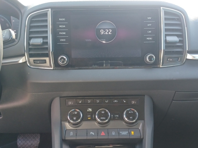 Skoda Karoq Ambition 1,5l TSI 7-Gang-DSG AHK Digitales Cockpit LED Sperrdiff.