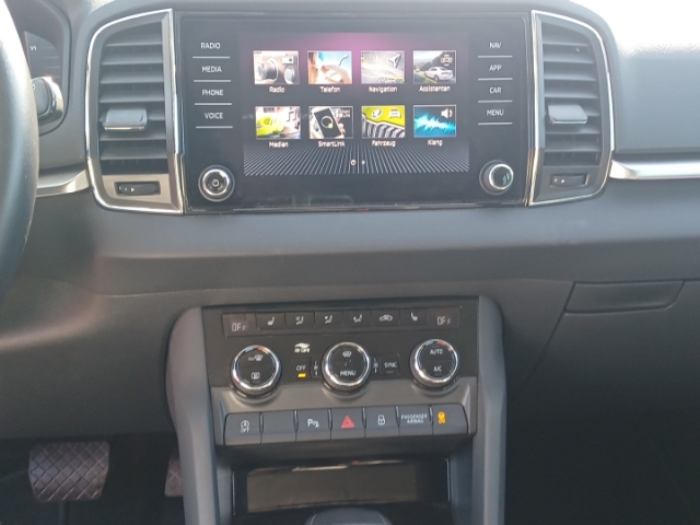 Skoda Karoq Ambition 1,5l TSI 7-Gang-DSG AHK Digitales Cockpit LED Sperrdiff.