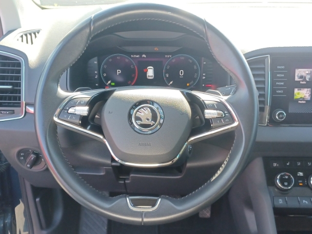 Skoda Karoq Ambition 1,5l TSI 7-Gang-DSG AHK Digitales Cockpit LED Sperrdiff.