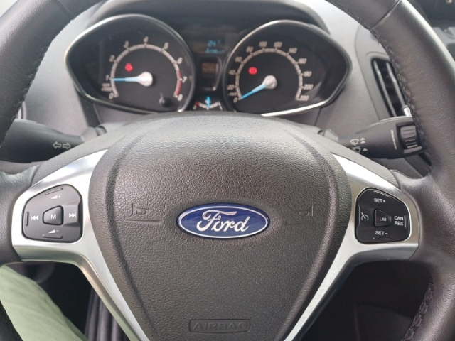 Ford Tourneo Courier Titanium EcoBoost 1.0 ECOBOOST Mehrzonenklima SHZ Notbremsass. Temp Tel.-Vorb.