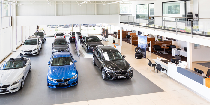 https://www.auto-eggert.com/wp-content/uploads/BMW-Stralsund-Innen-Startseite2.jpg